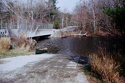 Boat ramp at Zeke's Bridge from the land